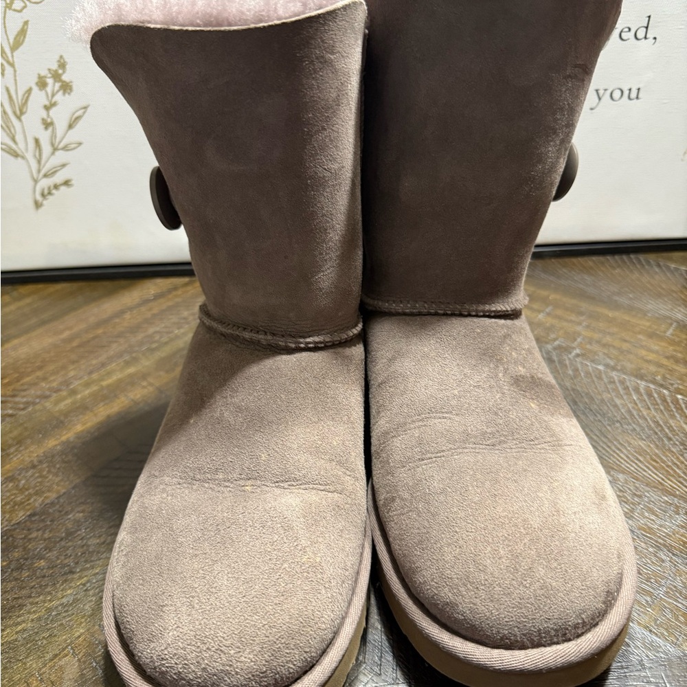 UGG Women's Brown Suede Winter Boots SZ 8- Box11